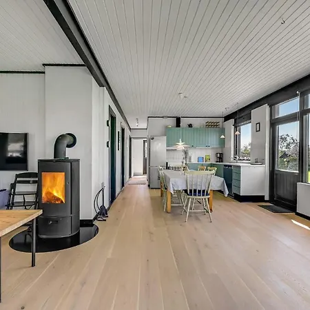 Stunning In With 4 Bedrooms And Wifi