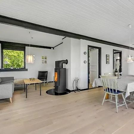 Stunning In With 4 Bedrooms And Wifi *